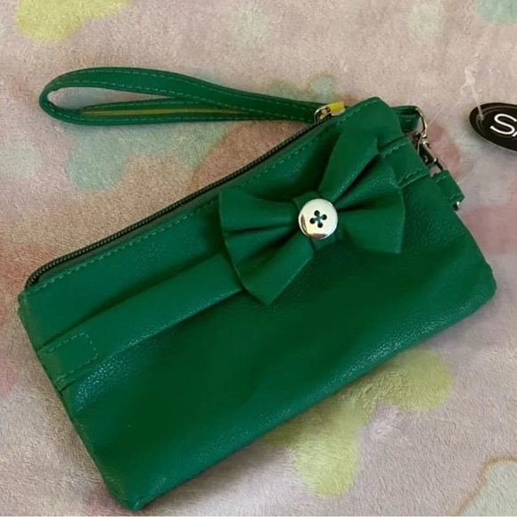 Sax Green double pocket wristlet with bow accent (NEW) - Picture 1 of 4